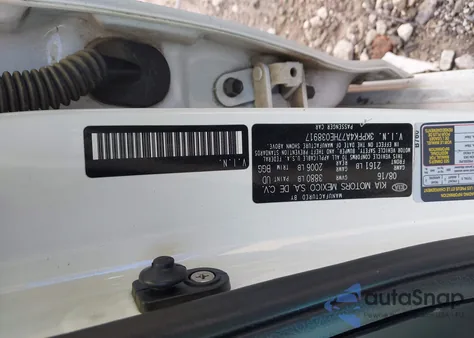 2005 Toyota Camry Le from USA, damaged, VIN 4T1BE30K15U622714